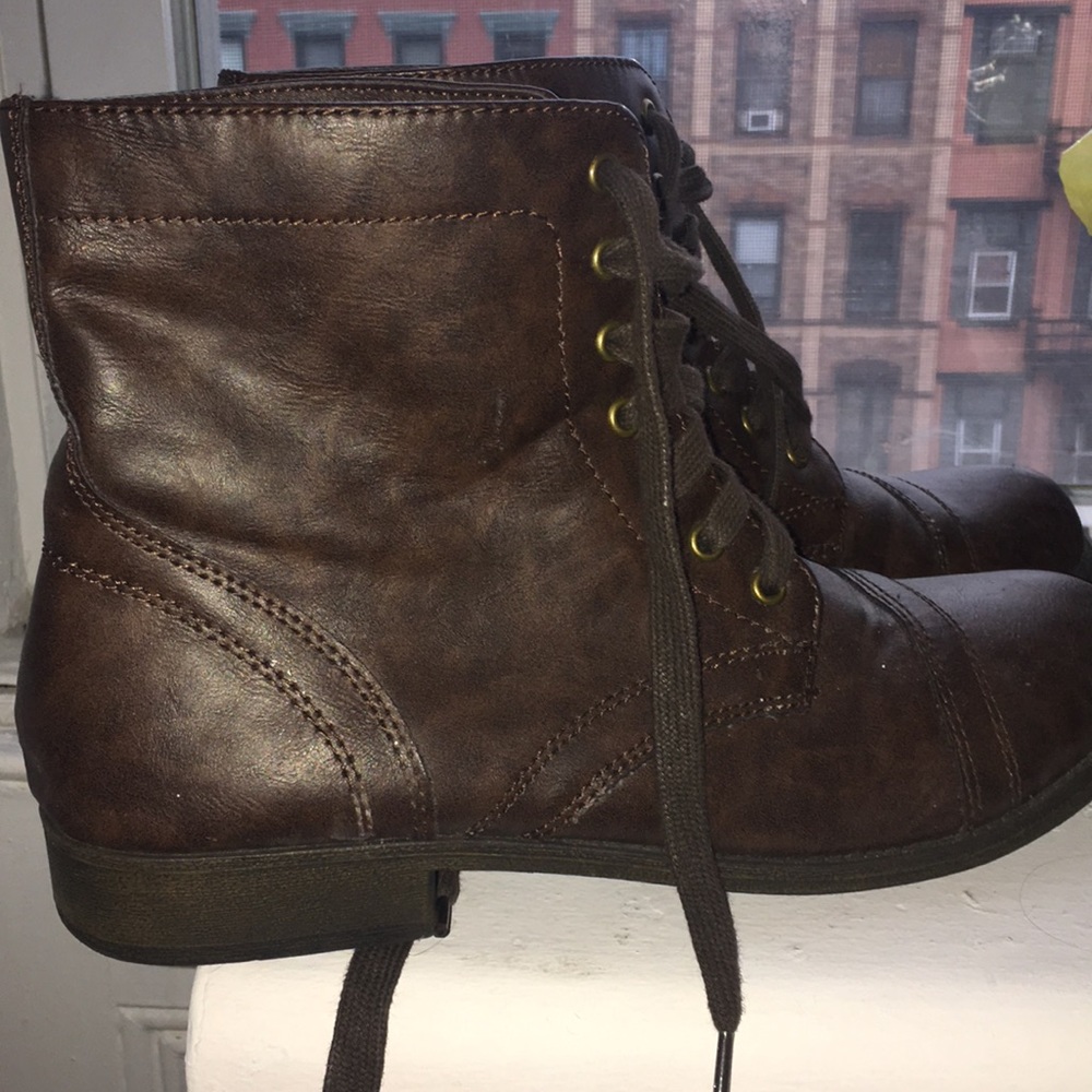 Short combat style boots size 8.5